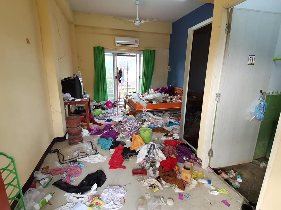 ขยะล้นห้อง