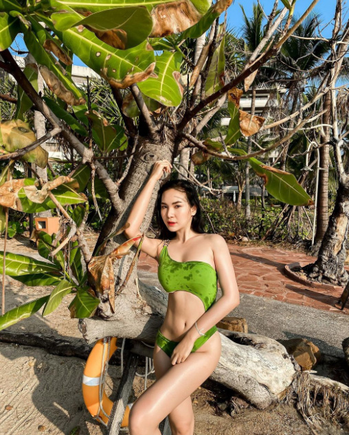 แคท อาทิติยา ชุดว่ายน้ำ