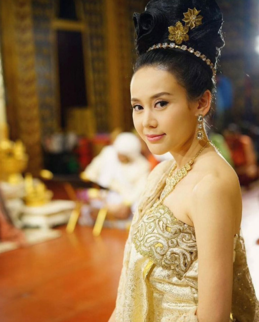 แยม ธมลพรรณ์