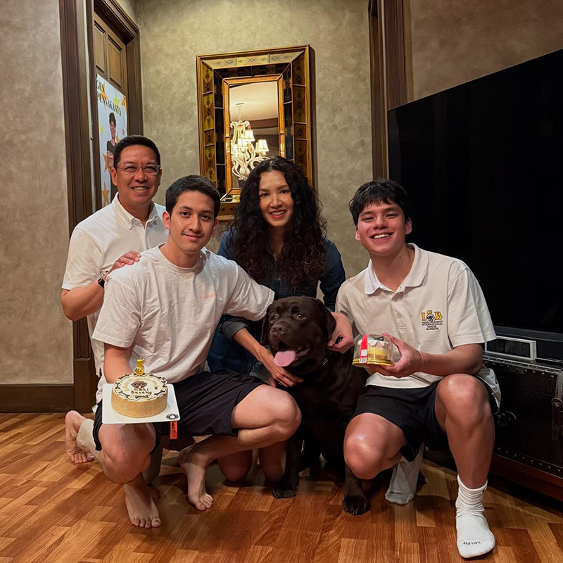 นุสบา เผยโมเมนต์ซึ้ง น้องกันต์ กราบพ่อแม่หลังเรียนจบ