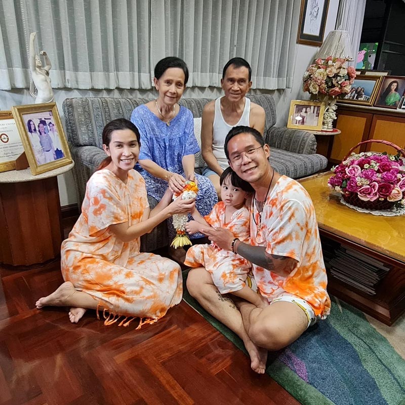 ต้อย เศรษฐา ศิระฉายา