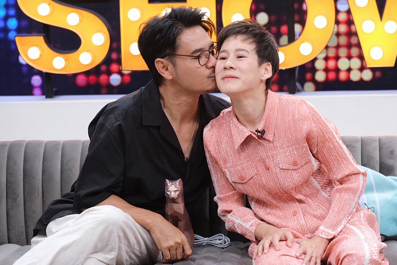 เวฟ บุ้ง ใบหยก เมินคนมองเว่อร์เรื่องเลี้ยงลูก