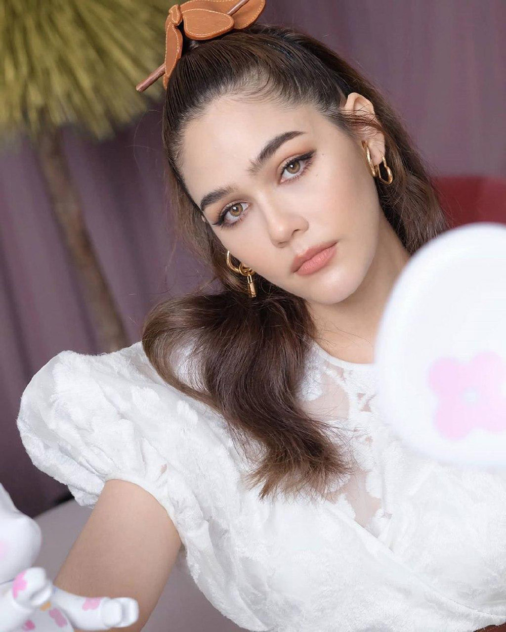 ชมพู่ อารยา ดาราลูกครึ่งหญิง