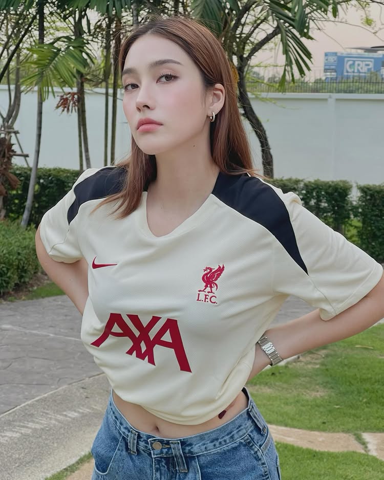 ฮาน่า ลีวิส สาดซีนแซ่บ อวดหุ่นเผ็ดไฟลุก ด้วยชุดบิกินี่สีแดงสด