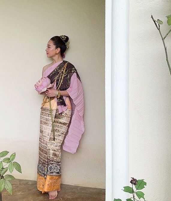 นุ่น วรนุช แต่งชุดไทยสไตล์ล้านนา 