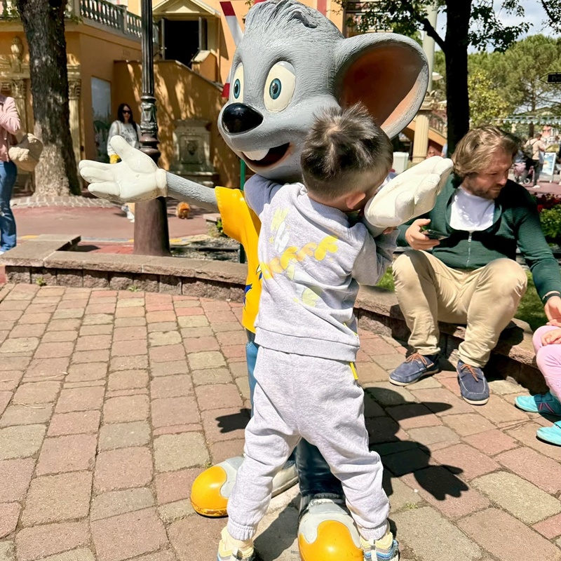 เซบาสเตียน ลี พาลูก ๆ เที่ยวสวนสนุกที่เยอรมนี