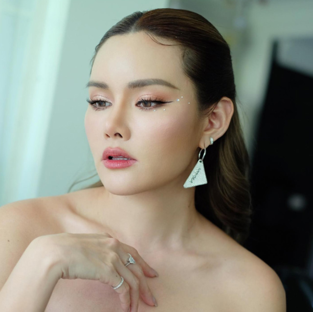 หญิง รฐา พัฒนาการความสวย