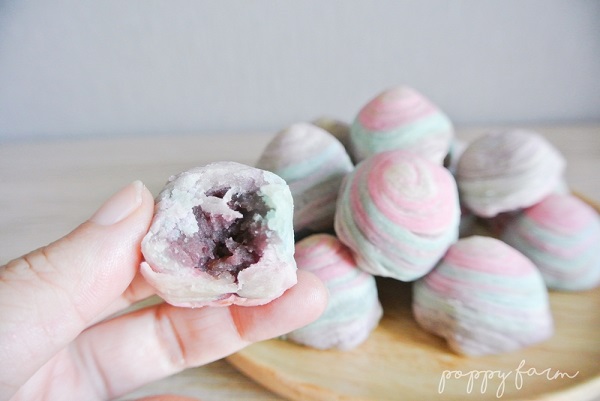 ขนมเปี๊ยะสายรุ้งไส้มันม่วง