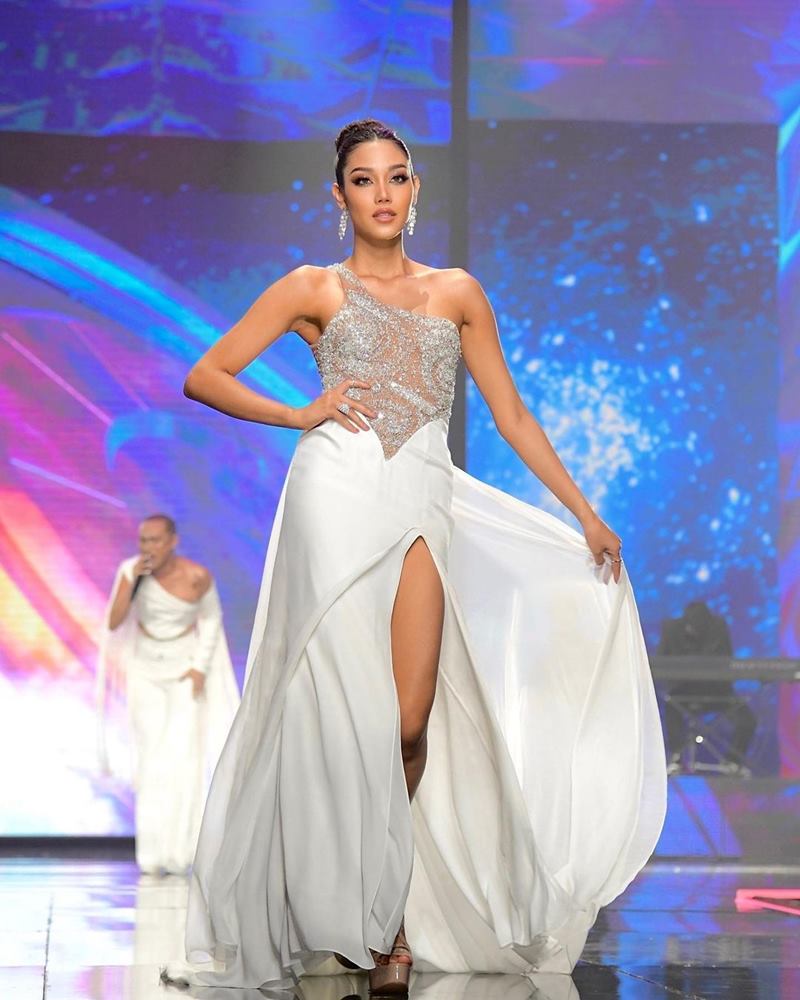 นิโคลีน พิชาภา