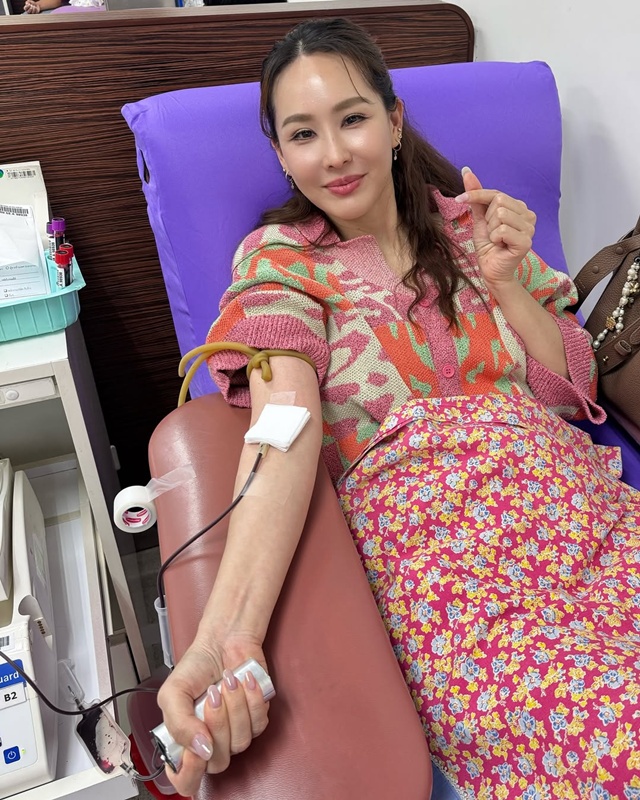 ดาราบริจาคเงิน