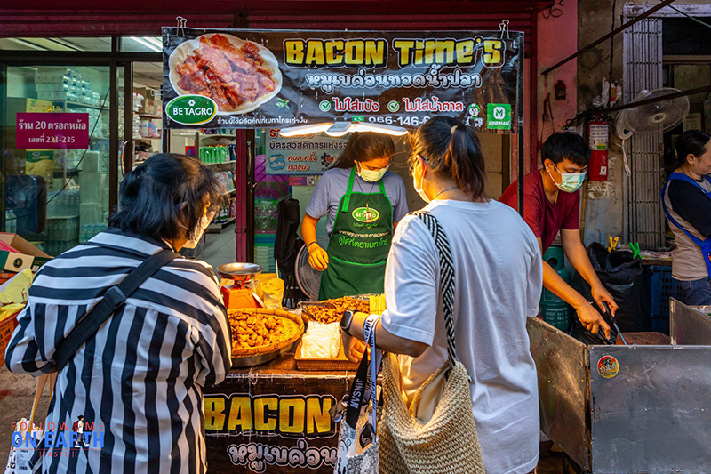 ตลาดตรอกหม้อ เสาชิงช้า