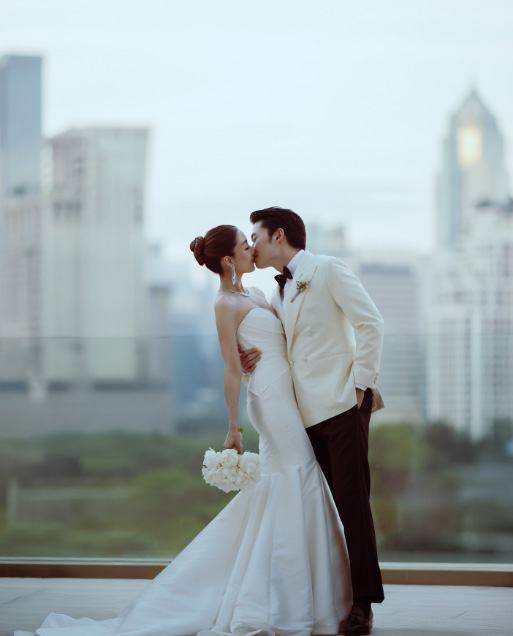 วุ้นเส้น วิริฒิพา กับ 2 ชุดแต่งงานในไทย สวยสง่า เรียบหรู ดูดี