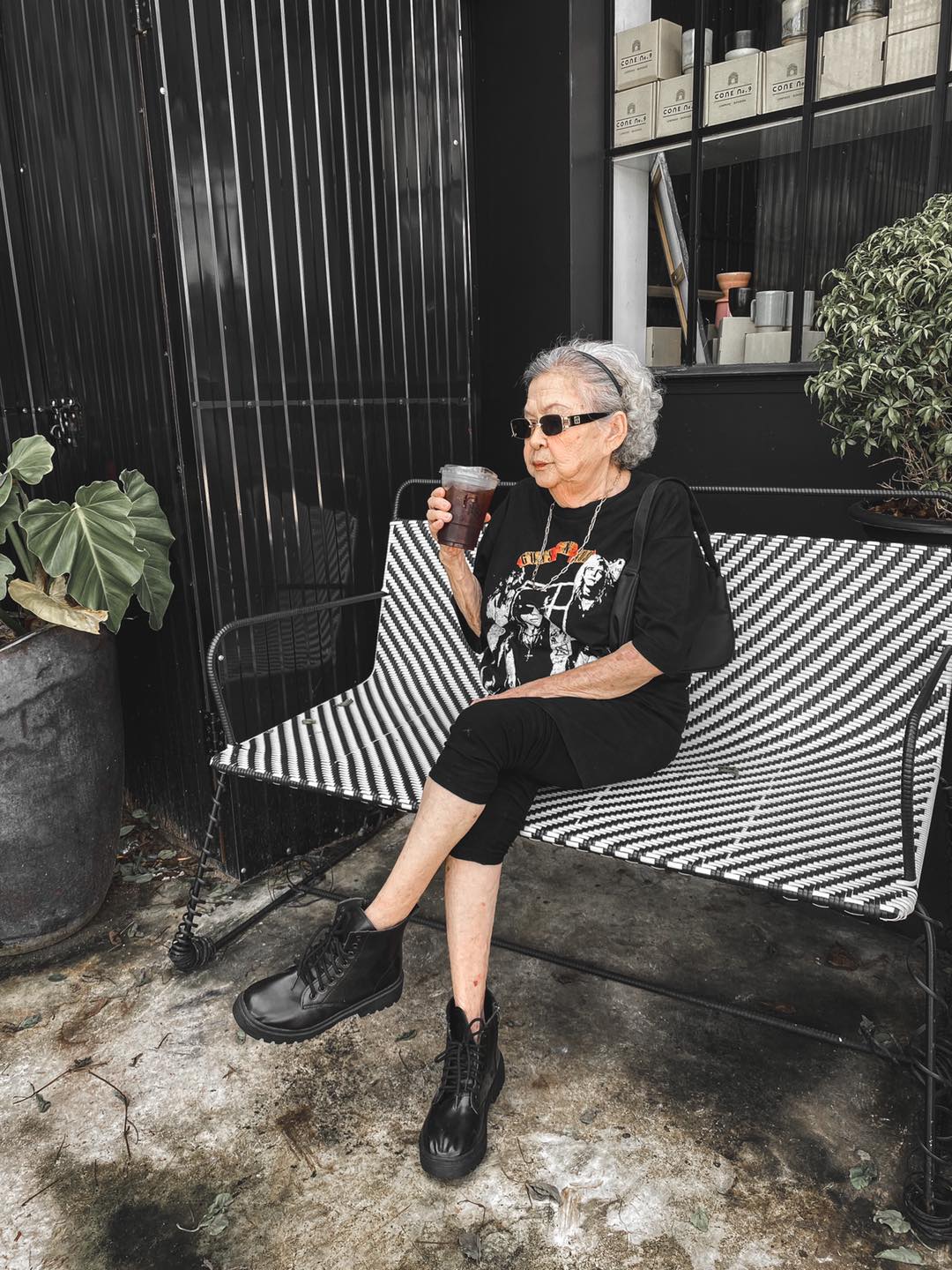 คุณยายหงส์ทอง