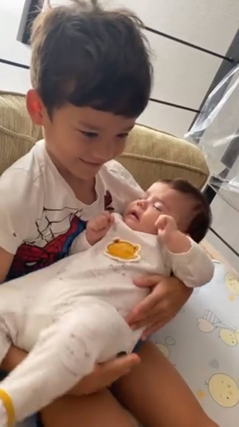 น้องแม็กซ์เวลล์, ซาร่า คาซิงกินี