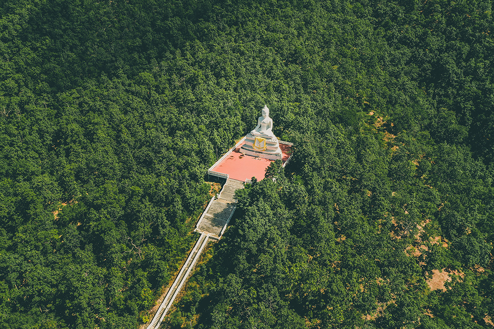 สถานที่ไหว้พระสีขาวองค์ใหญ่