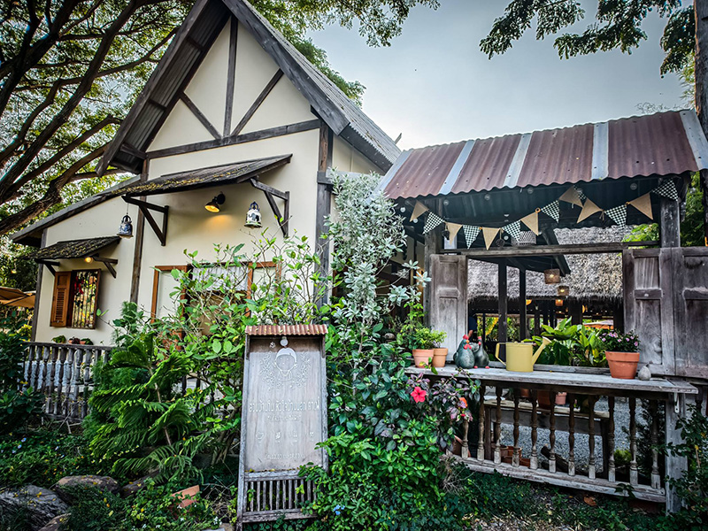 สวนบ้านในหัวใจบ้านนอกคาเฟ่ ร้านคาเฟ่ในสวน