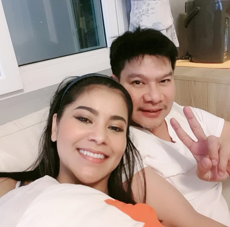 นุ้ย เชิญยิ้ม - ตั๊ก ศิริพร