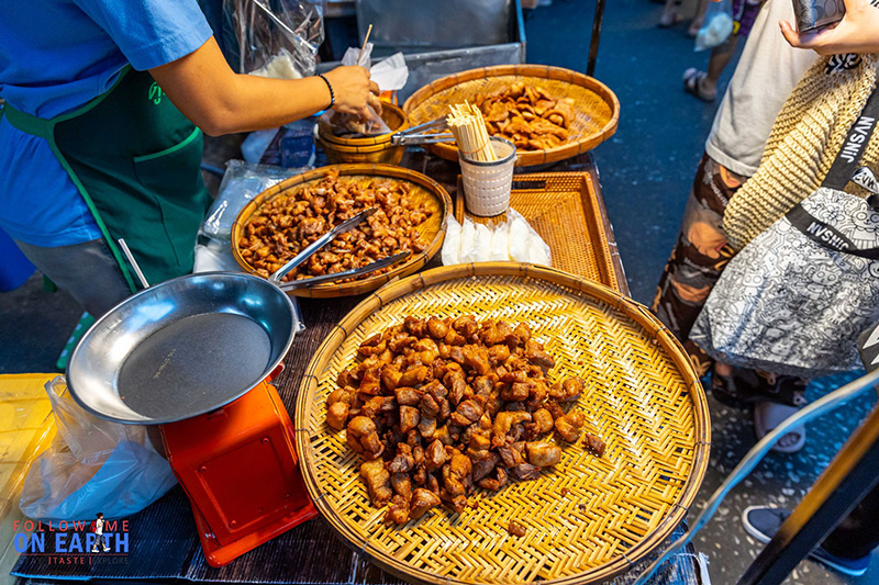 ตลาดตรอกหม้อ เสาชิงช้า