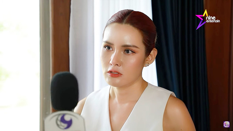 หญิง รฐา