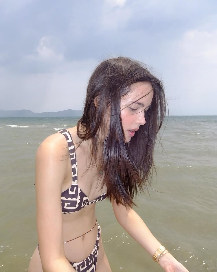 ญาญ่า อุรัสยา ชีเสิร์ฟ นุ่งบิกินี่โชว์แซ่บ อาบแดดที่ฝรั่งเศส