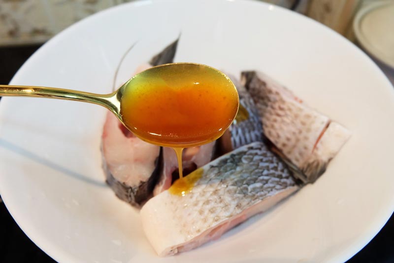 ปลานิลทอดกระเทียม