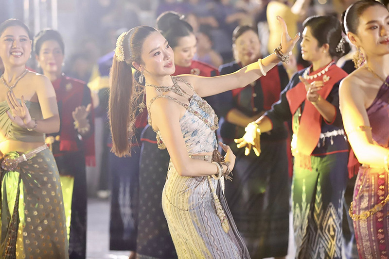 ดราม่า เฌอปราง โดนติงนำขบวนรำบวงสรวง