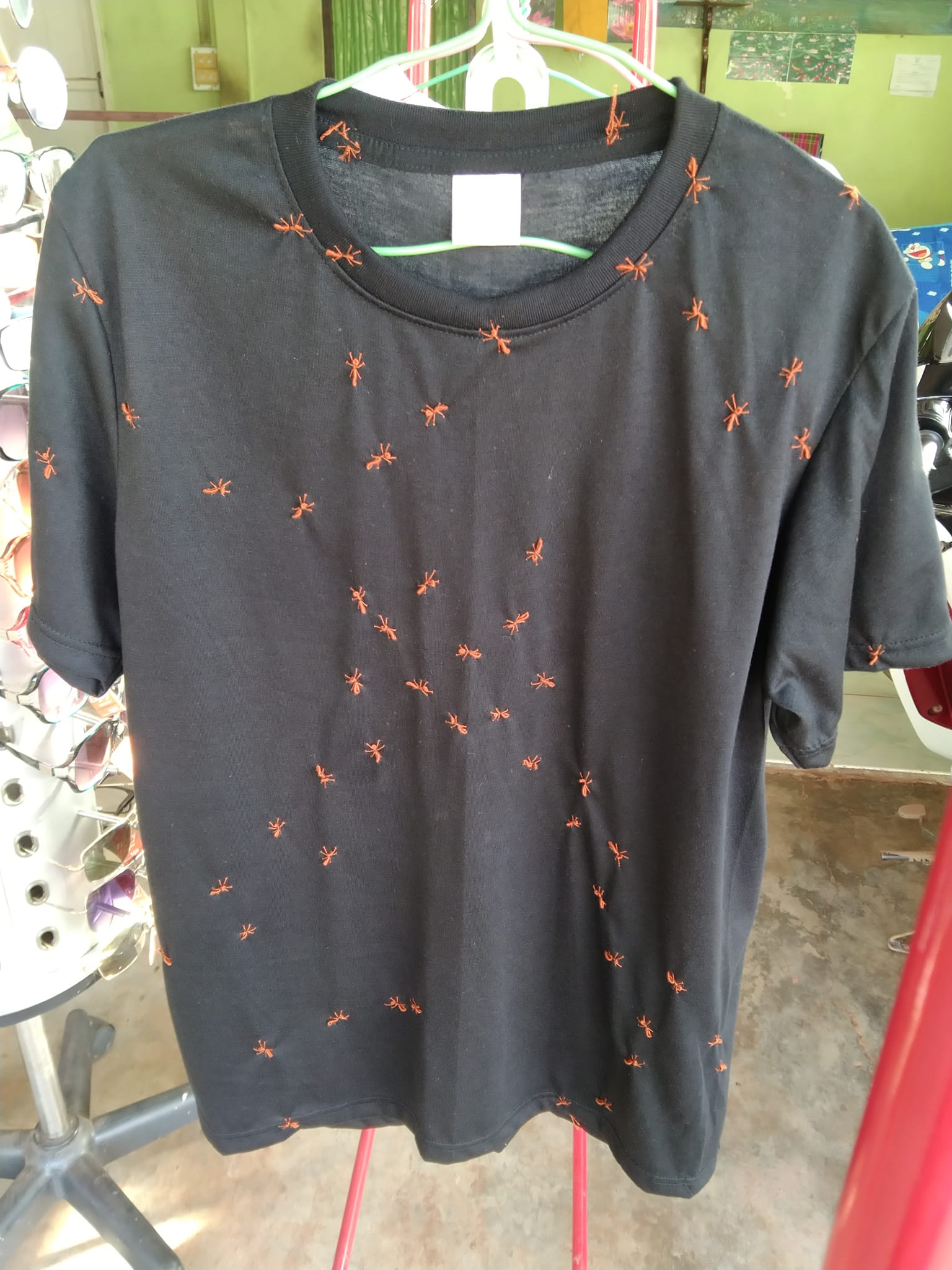 มดขึ้นเสื้อ