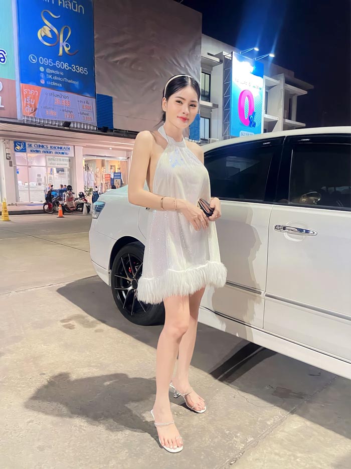 เอ๋ มิรา