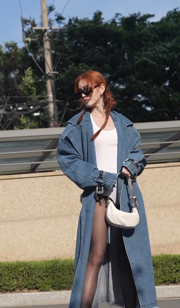 ใหม่ ดาวิกา