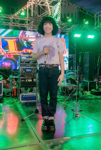 ส่องภาพ ปุ้ย L.กฮ. สมัยหนุ่ม ๆ ลุคผมสั้น คมเข้มไม่เบา