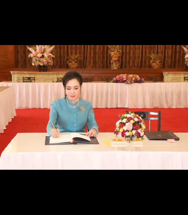 อาภัสรา หงสกุล