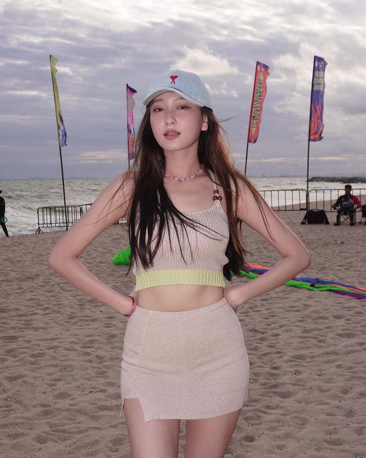 แพรว นฤภรกมล