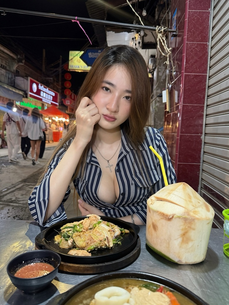 แม่ค้าข้าวมันไก่