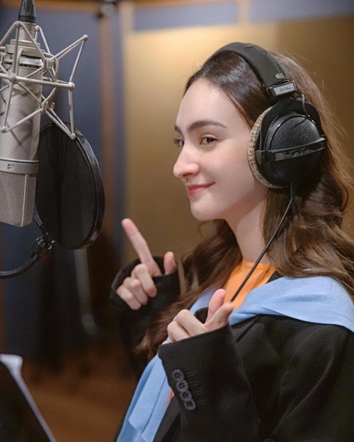 แอนน่า กลึคส์