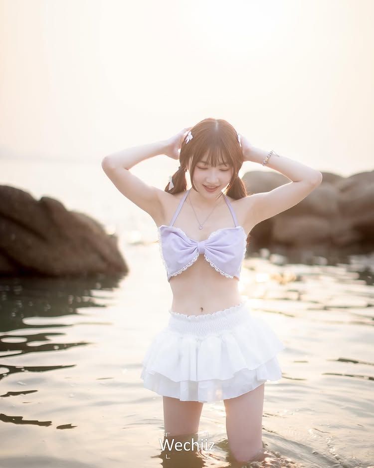 ไข่มุก วรัทยา หรือ ไข่มุก BNK48 จัดลุคสดใสซาบซ่า นุ่งสั้น แชะภาพริมหาด