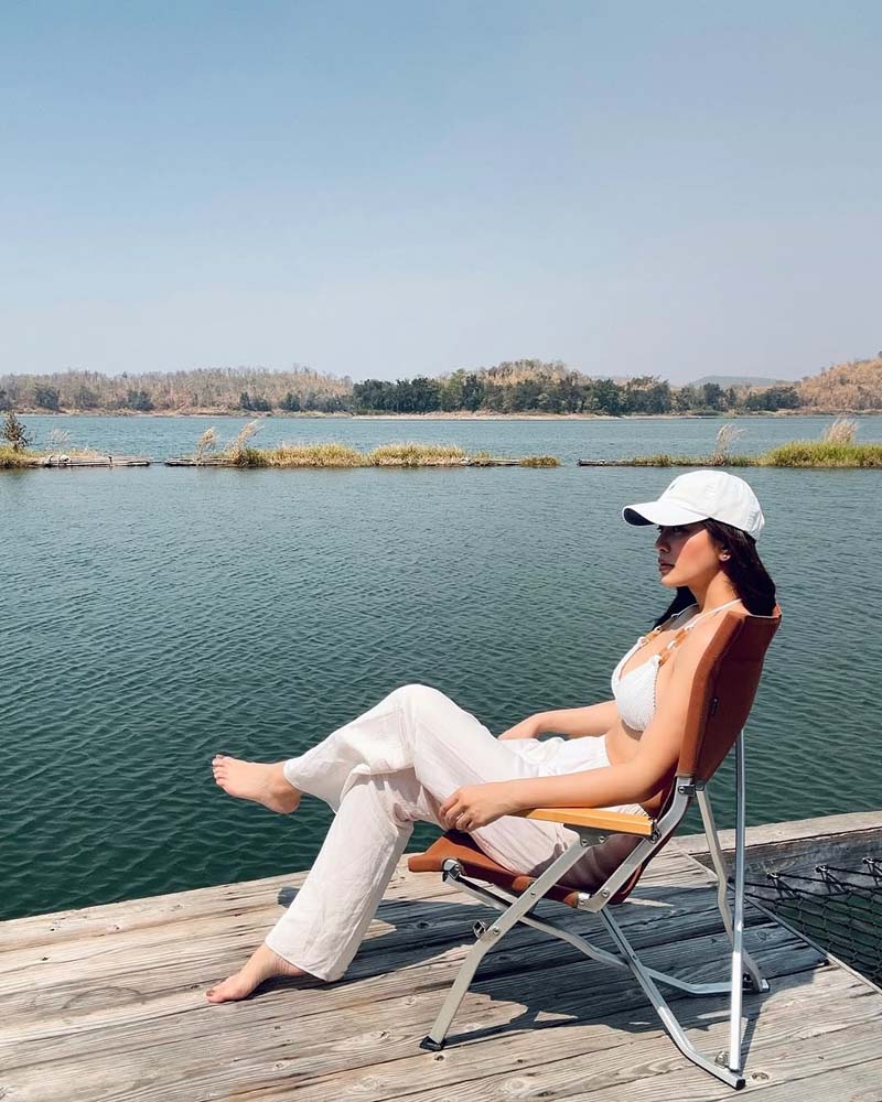 เอมมี่ มรกต อวดหุ่นเซ็กซี่ เขย่าโซเชียล ที่กาญจนบุรี