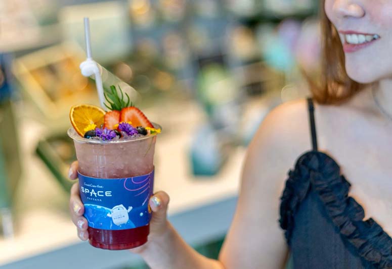 Oort Cloud Tea Room คาเฟ่ธีมอวกาศ