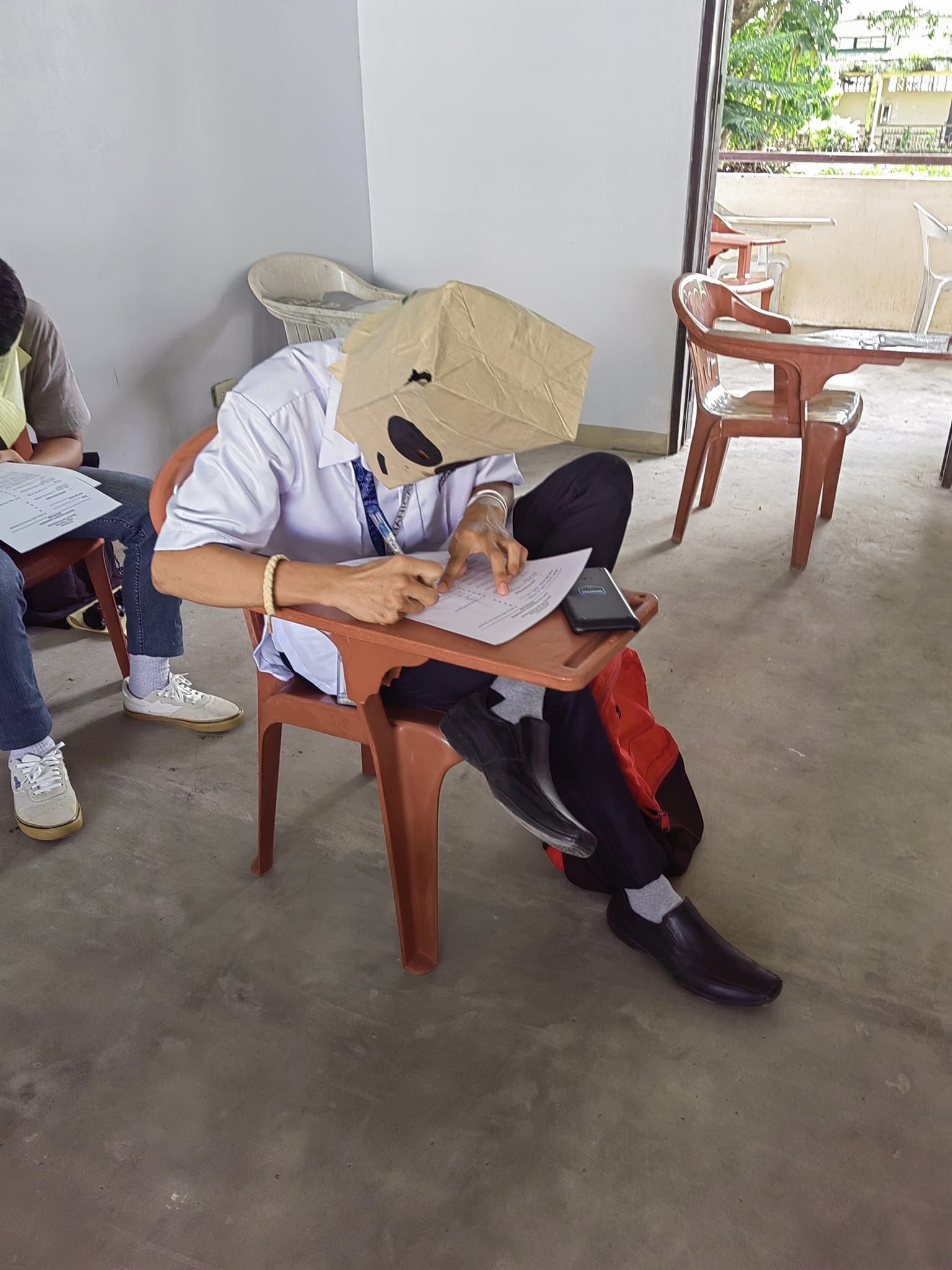 หมวกกันลอกข้อสอบ