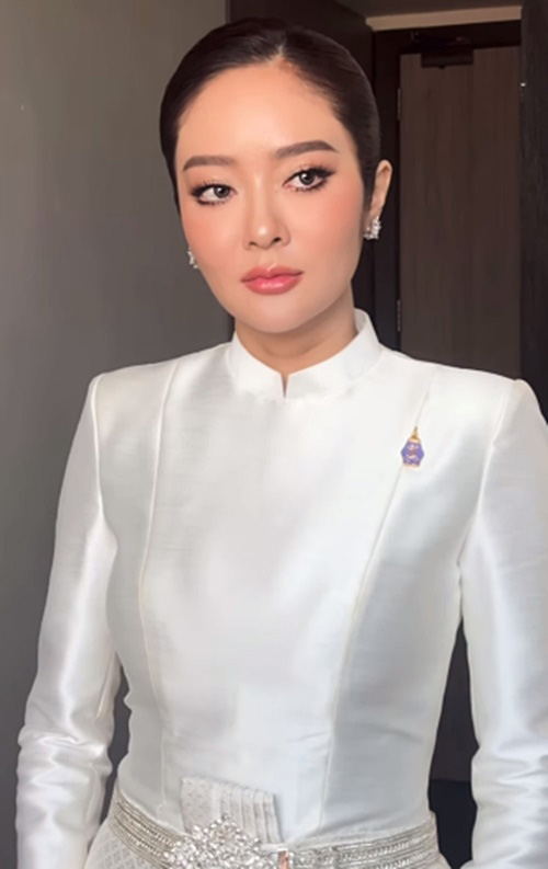 แก้มบุ๋ม ปรียาดา ชุดแต่งงาน