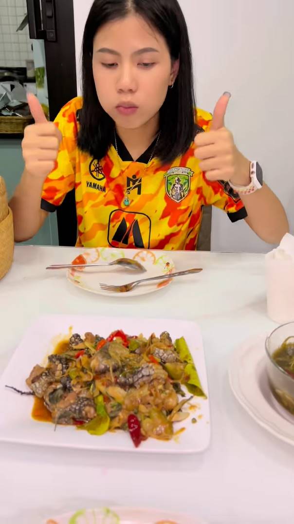 กระต่าย พรรณนิภา กินผัดเผ็ดจระเข้