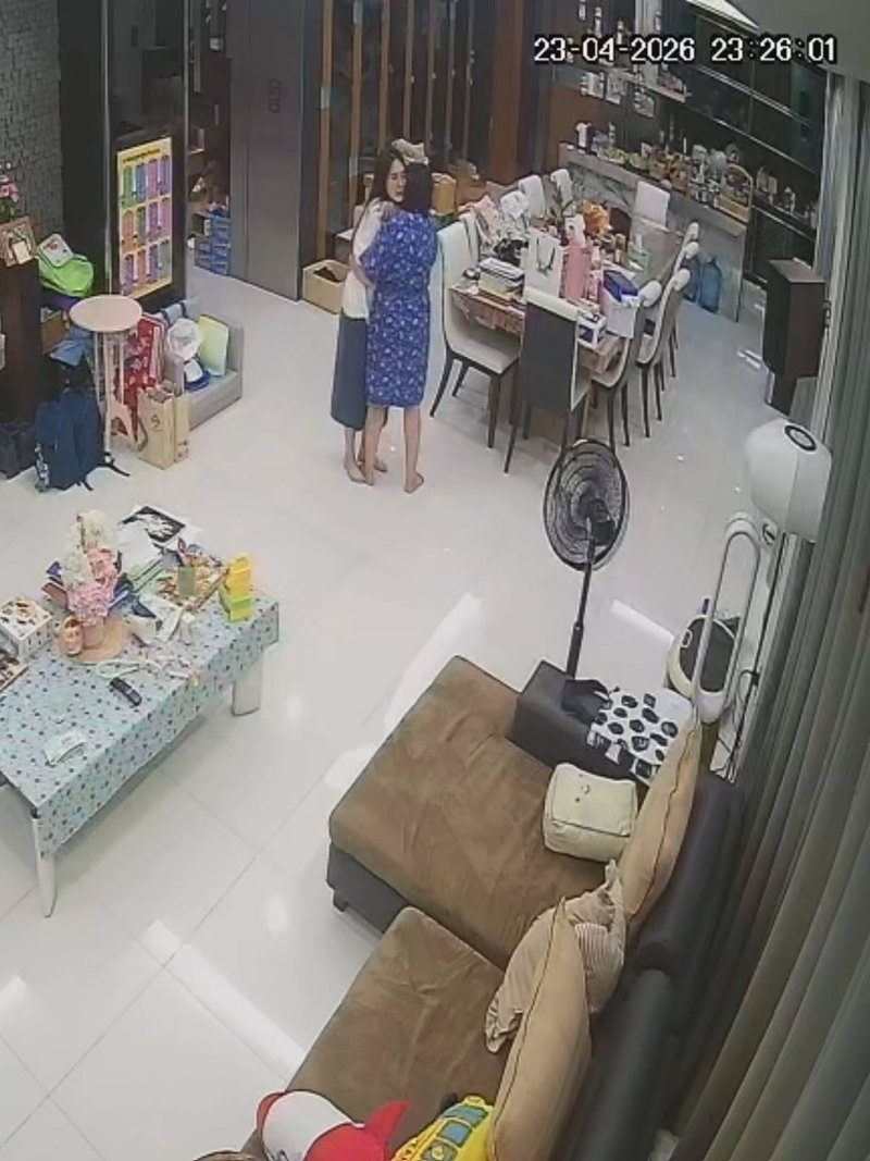 บัว สโรชา ผวาหนัก ! ชายชุดดำปีนเข้าบ้าน ค้นตัวพบของทำอึ้ง ซัดนโยบาย...เสรี