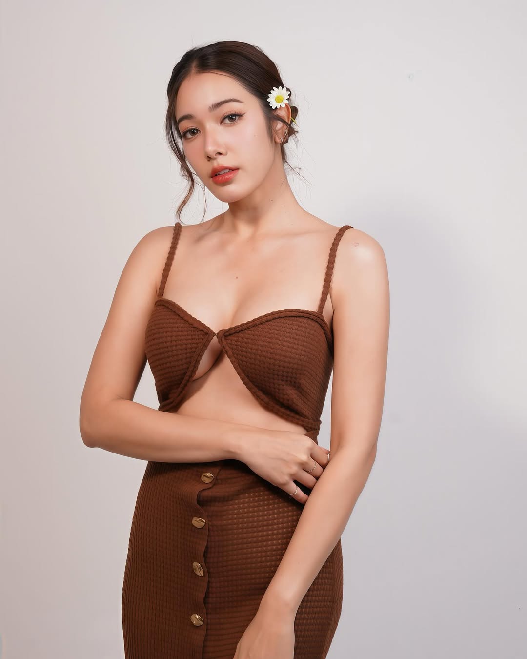 เกรซ พัชร์สิตา เสิร์ฟความขาวอึ๋ม กระแทกตา