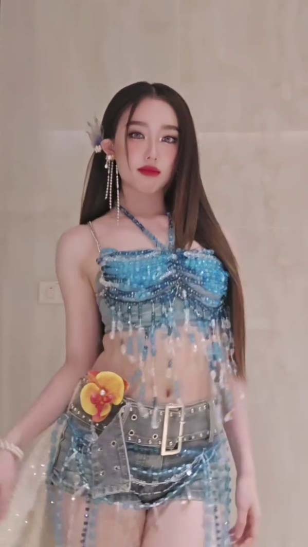 อ๊ะอาย 4EVE แปลงโฉมเป็นนางฟ้าแมงกะพรุน