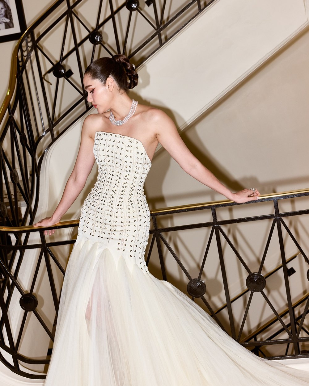 ชมพู่ อารยา เปิดลุคเดินพรมแดงเมืองคานส์ 2025 สวยสง่าปนเซ็กซี่