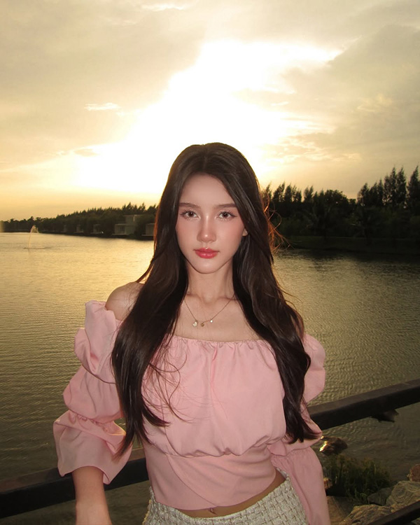 ลิซ่า อลิซา นางเอก สาวไทยข้ามภพป่วนใจแม่ทัพ