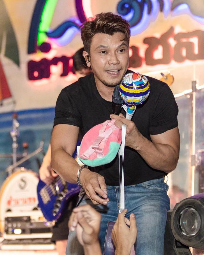 หนุ่ม กะลา