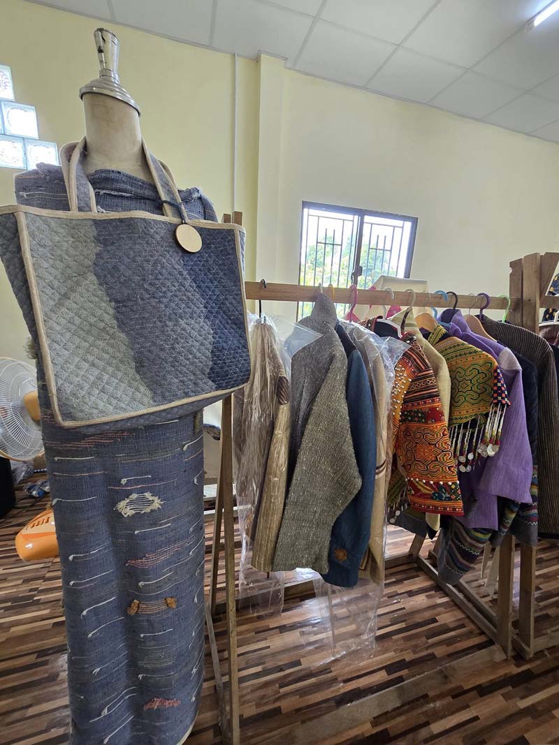 ผ้าใยสับปะรด เชียงราย