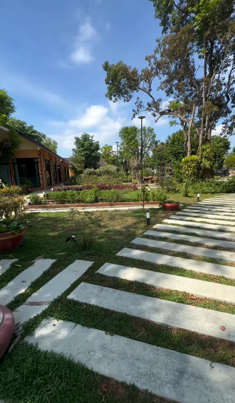 บ้านสวนฮาย อาภาพร