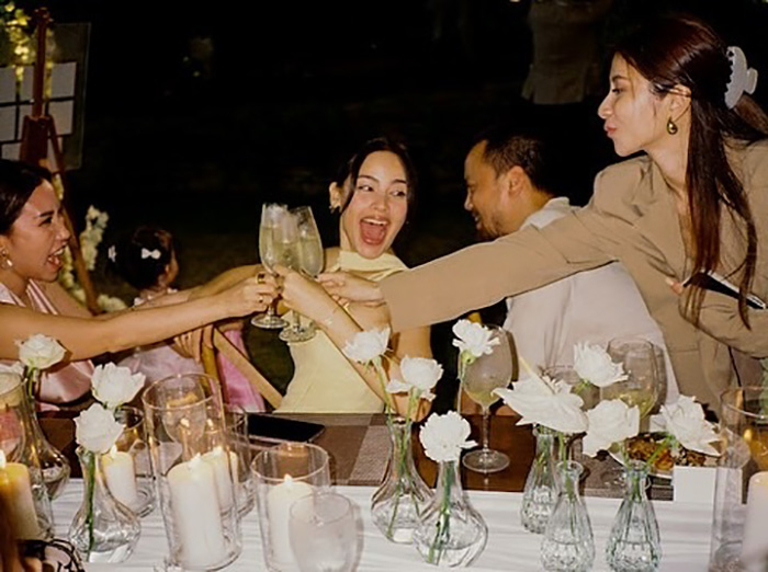 หญิง พลอยชมพู น้องสาวกอล์ฟ ไมค์ แต่งงานที่ไทย