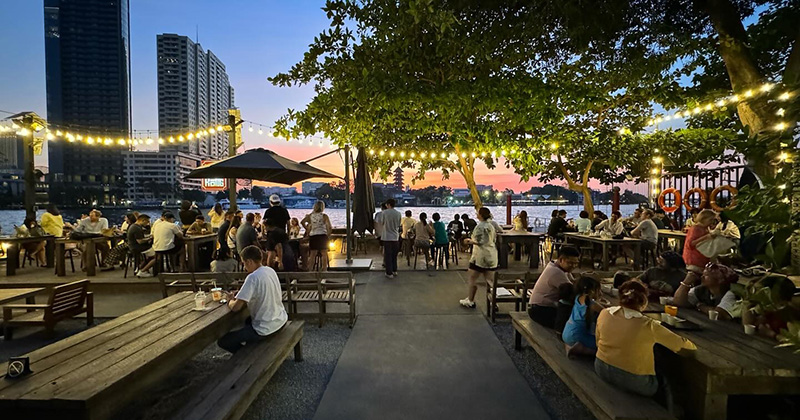 คาเฟ่ริมน้ำ 2568 บรรยากาศร้านฮงเซียงกง